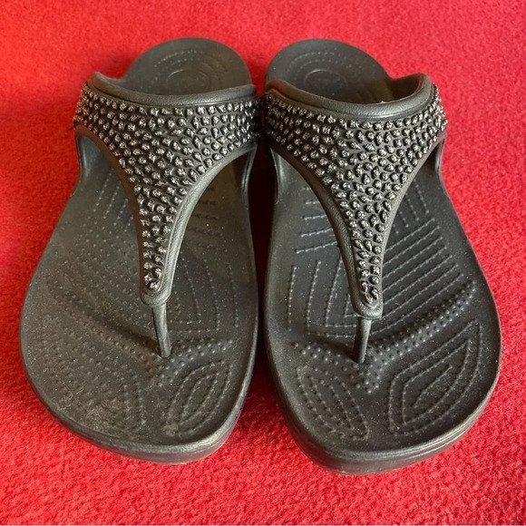 CROCS Sz 10 studded Front Post Platform Thing Style Slip On Sandals - Picture 2 of 12